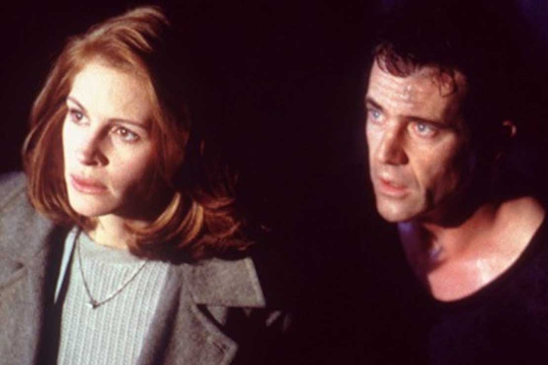 Screen image of Julia Roberts and Mel Gibson in Conspiracy Theory